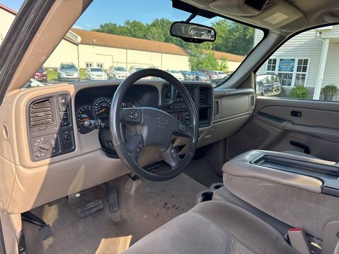 Used 2004 Chevrolet Silverado 2500 LS w/ Skid Plate Package AWD/4WD image 14