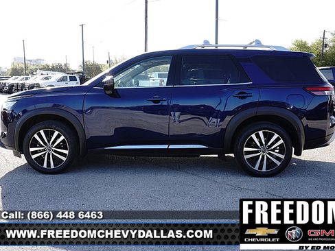 Used 2024 Nissan Pathfinder Platinum w/ Cargo Package image 4