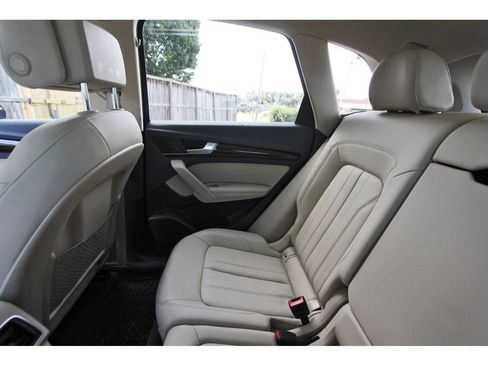 Used 2019 Audi Q5 2.0T Premium Plus w/ Premium Plus Package AWD/4WD image 12