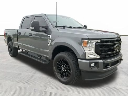 Used 2022 Ford F250 XLT w/ Black Appearance Package AWD/4WD image 2