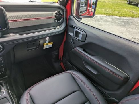 Used 2026 Jeep Wrangler Unlimited Rubicon AWD/4WD image 17