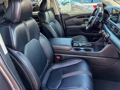 Used 2024 Honda Pilot Touring image 15