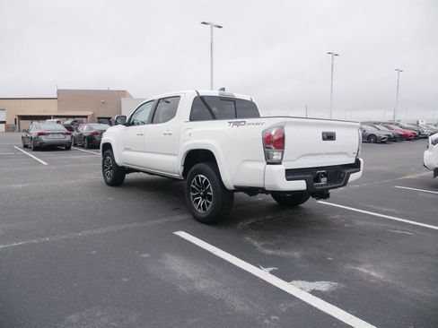Used 2021 Toyota Tacoma TRD Sport image 5