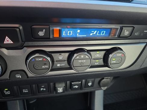 Used 2022 Toyota Tacoma TRD Off-Road w/ TRD Premium Off Road Package AWD/4WD image 26