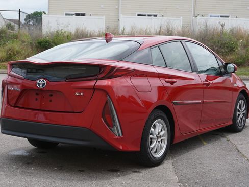 Used 2021 Toyota Prius Prime XLE FWD image 7