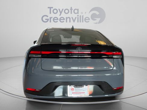 Used 2025 Toyota Prius XLE FWD image 5