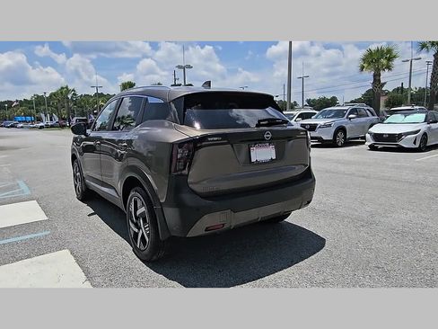 Used 2025 Nissan Kicks SV w/ SV Premium Package FWD image 31