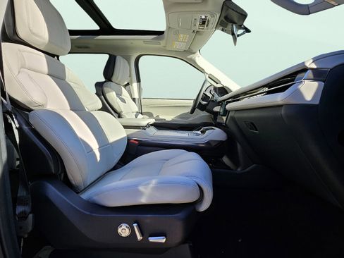 New 2025 Lincoln Navigator L Reserve image 14