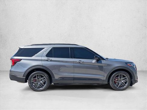 Used 2025 Ford Explorer ST AWD/4WD image 4