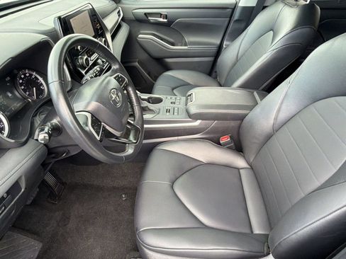 Used 2026 Toyota Highlander XLE AWD/4WD image 5