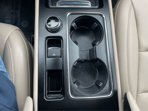 Used 2024 Lincoln Corsair AWD image 24