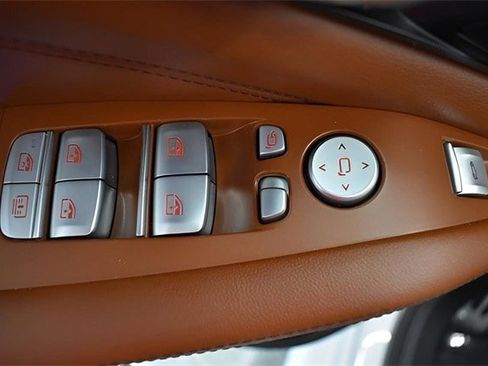 Used 2024 BMW X7 M60i w/ Executive Package image 23