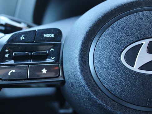 Used 2025 Hyundai Elantra Sport image 18