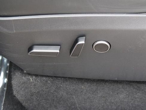 Used 2023 Tesla Model Y Long Range AWD/4WD image 28