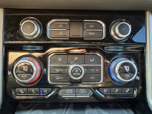 Used 2022 GMC Yukon Denali AWD/4WD image 19