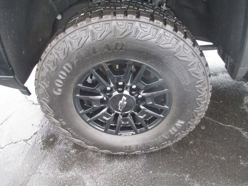 Used 2026 Chevrolet Silverado 2500 ZR2 AWD/4WD image 15