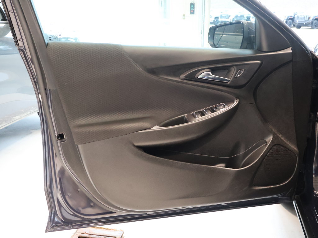 Certified 2025 Chevrolet Malibu LT FWD image 11