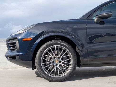 Used 2023 Porsche Cayenne S Platinum AWD/4WD image 9