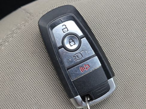 Used 2021 Ford Explorer XLT AWD/4WD image 36