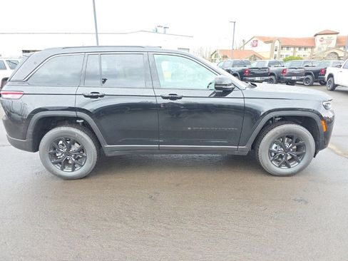 New 2026 Jeep Grand Cherokee Altitude image 6