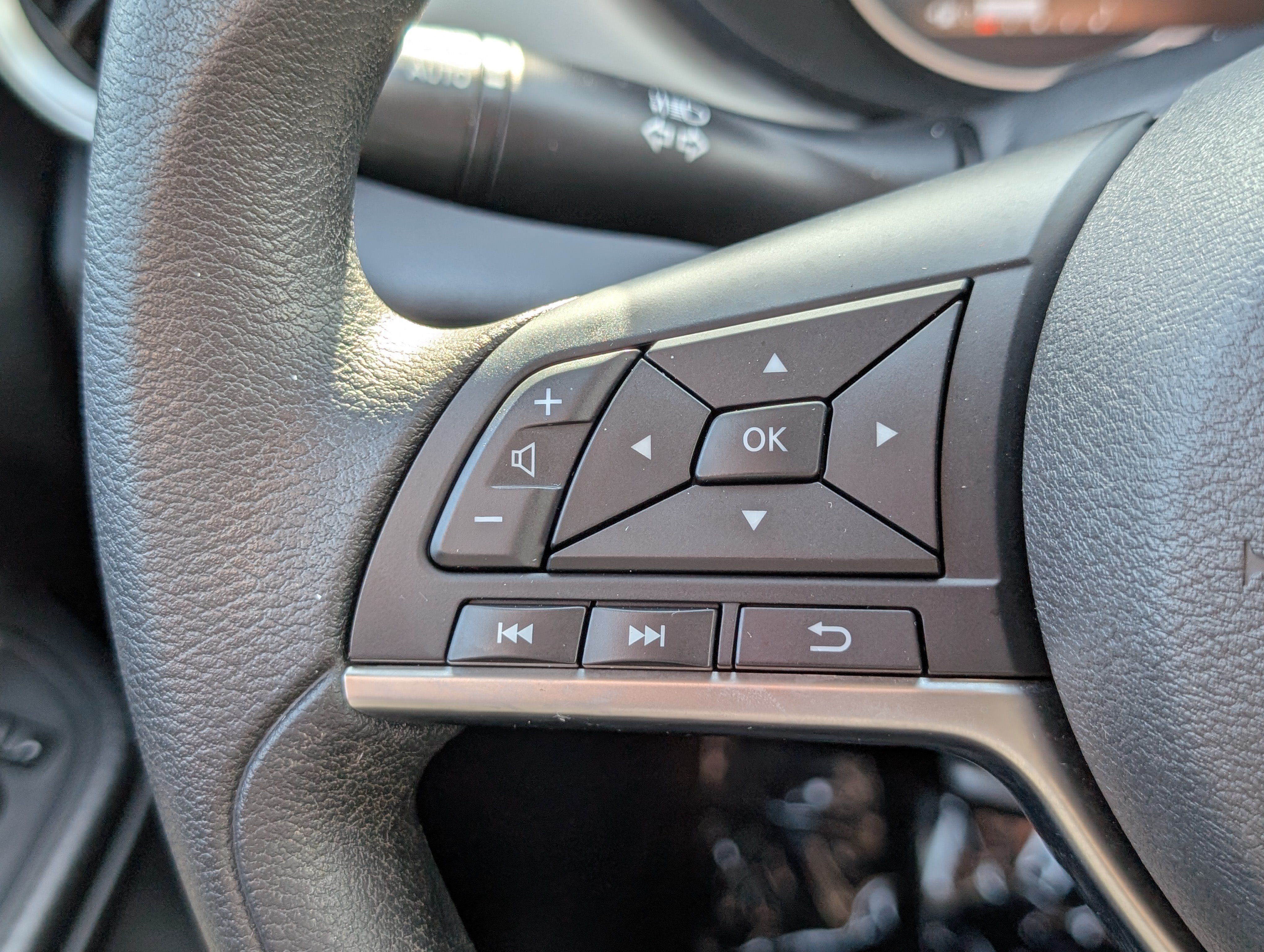 Used 2020 Nissan Versa SV FWD image 18