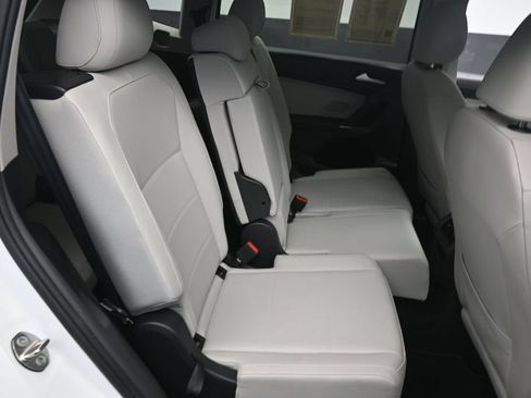 Used 2020 Volkswagen Tiguan SE FWD image 28