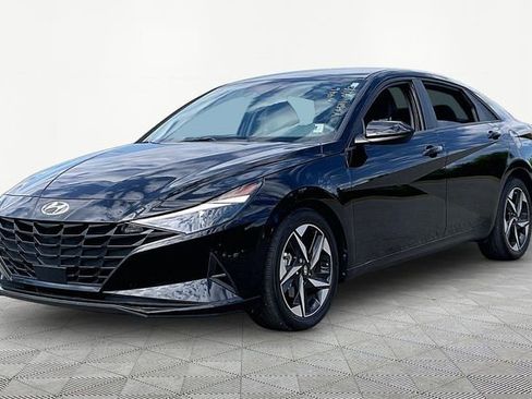 Used 2023 Hyundai Elantra SEL w/ Convenience Package image 3