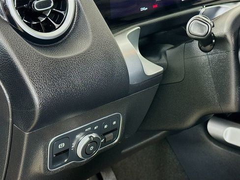 Used 2025 Mercedes-Benz GLB 250 image 10