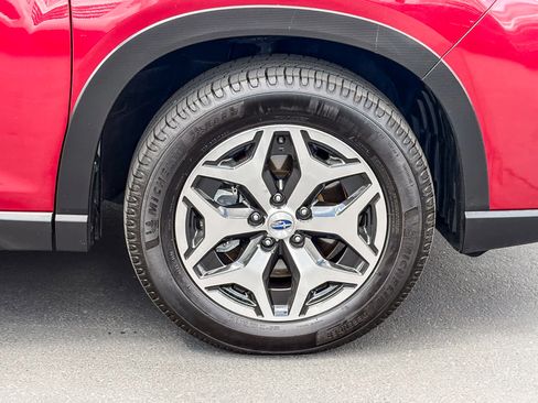 Used 2019 Subaru Forester Premium AWD/4WD image 9