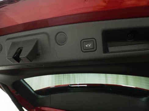 Used 2023 Chevrolet Equinox RS w/ LPO, Floor Liner Package FWD image 7