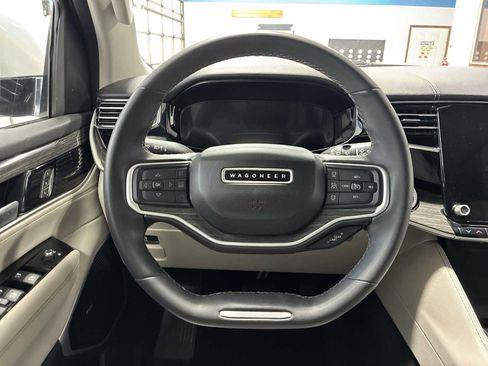 Used 2022 Jeep Wagoneer Series III w/ Premium Group I image 11
