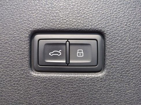 Certified 2025 Audi RS Q8 performance image 23