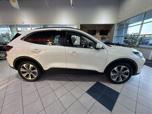 Used 2024 Ford Escape Platinum AWD/4WD image 16