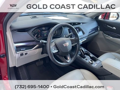 Used 2021 Cadillac XT4 Luxury w/ Cold Weather Package image 17