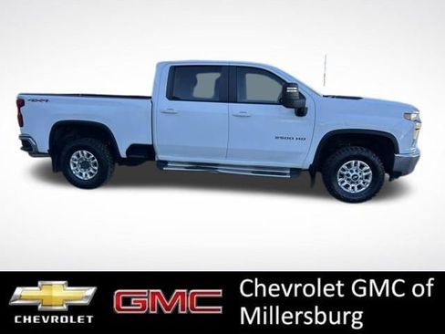 Used 2020 Chevrolet Silverado 2500 LT w/ Convenience Package AWD/4WD image 2