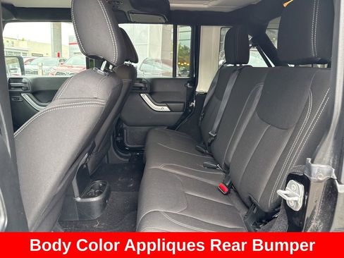 Used 2017 Jeep Wrangler Unlimited Sahara w/ Connectivity Group AWD/4WD image 15
