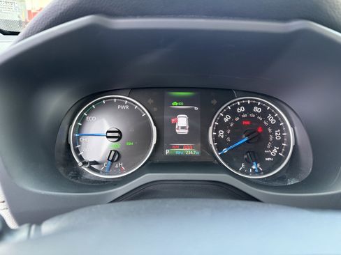 Used 2022 Toyota RAV4 XLE Premium AWD/4WD image 14