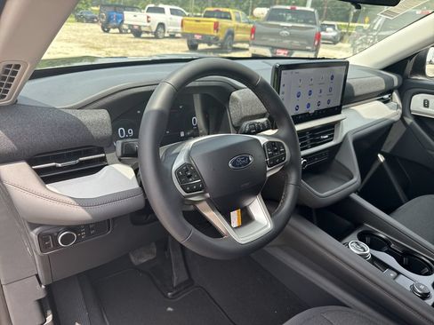 New 2026 Ford Explorer Active RWD image 13