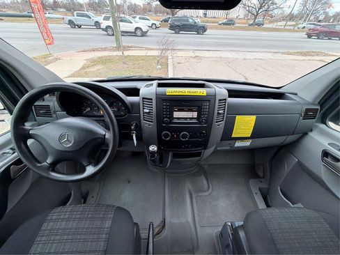 Used 2018 Mercedes-Benz Sprinter 2500 image 14