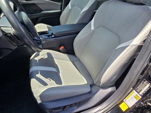 Used 2025 Toyota Camry SE AWD/4WD image 17