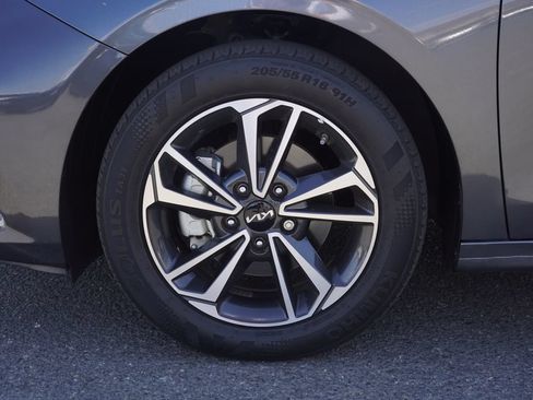 Used 2024 Kia Forte LXS w/ LXS Technology Package FWD image 4