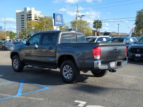 Used 2017 Toyota Tacoma SR5 w/ Tow Package image 6
