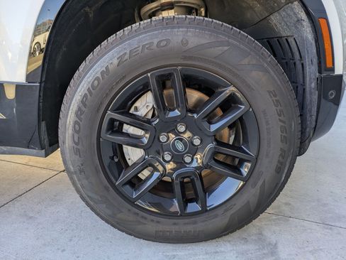 Used 2023 Land Rover Defender 130 X-Dynamic SE image 33