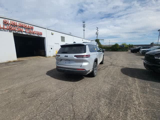 Used 2024 Jeep Grand Cherokee L Altitude AWD/4WD image 14