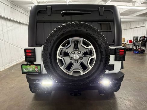 Used 2016 Jeep Wrangler Unlimited Rubicon w/ Connectivity Group AWD/4WD image 6