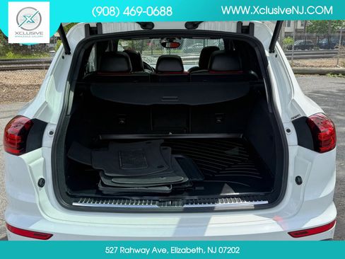 Used 2017 Porsche Cayenne AWD/4WD image 32