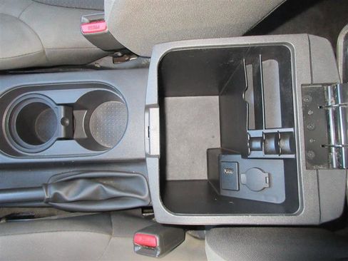 Used 2014 Nissan Xterra S image 17