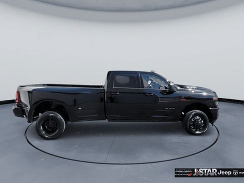 New 2026 RAM 3500 Laramie AWD/4WD image 4