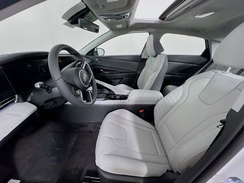New 2025 Hyundai Elantra Limited image 20