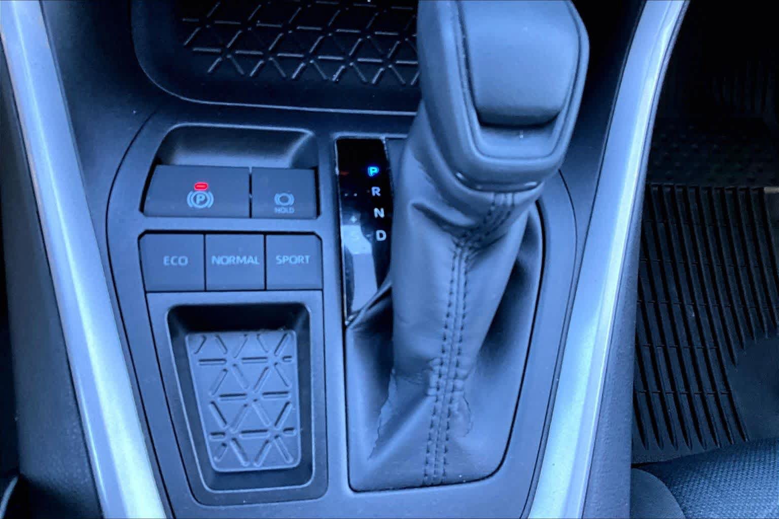 Certified 2025 Toyota RAV4 XLE w/ Convenience Package FWD image 35